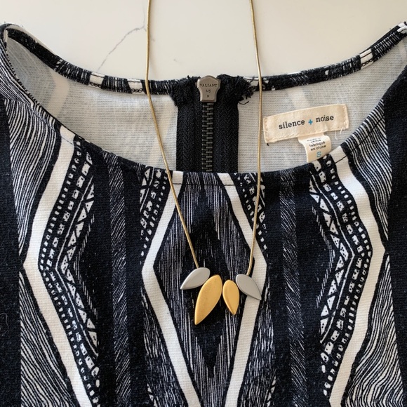 Silence + noise (Urban Outfitters) tribal top - Picture 2 of 10